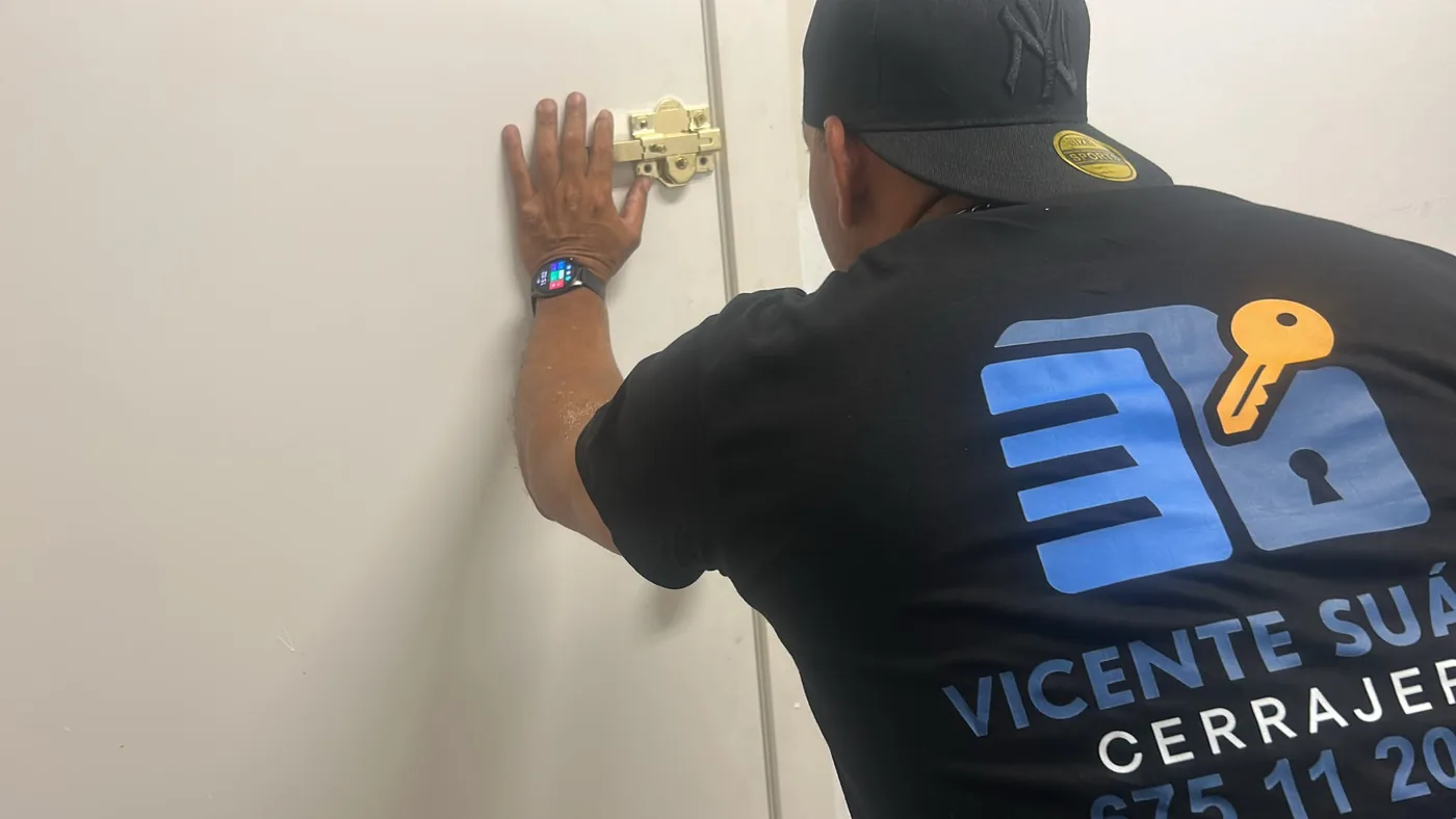 Instalación de un bombín de cerradura
